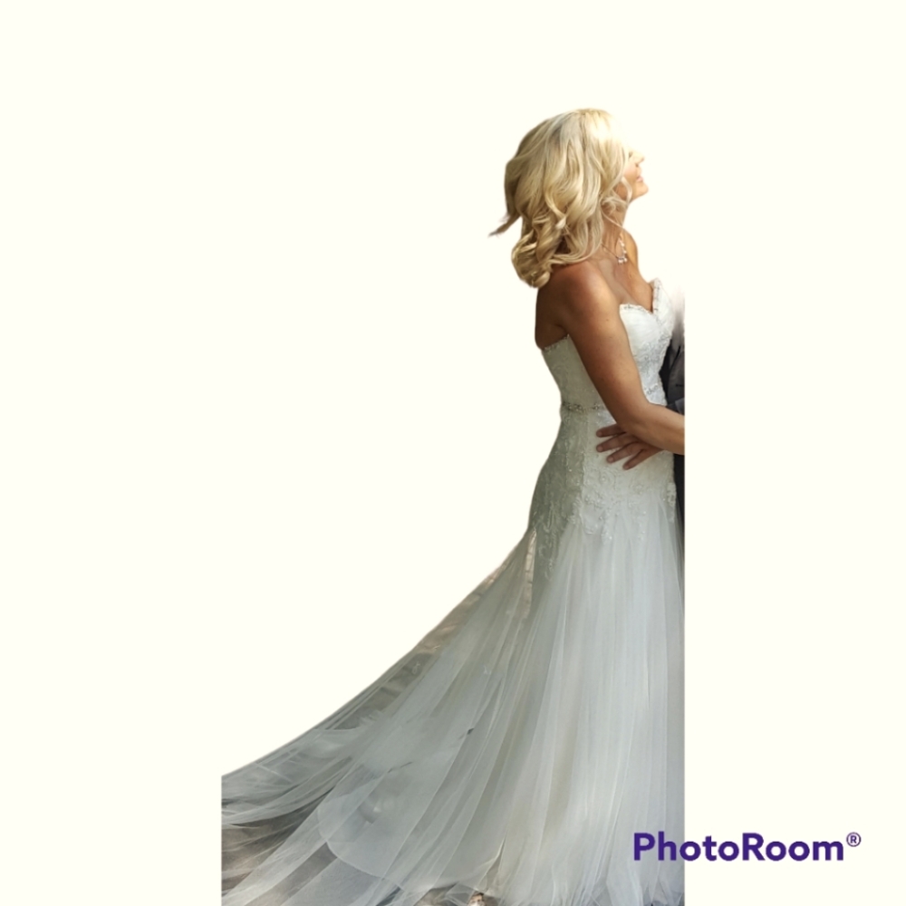 Elegant White Strapless Wedding Dress